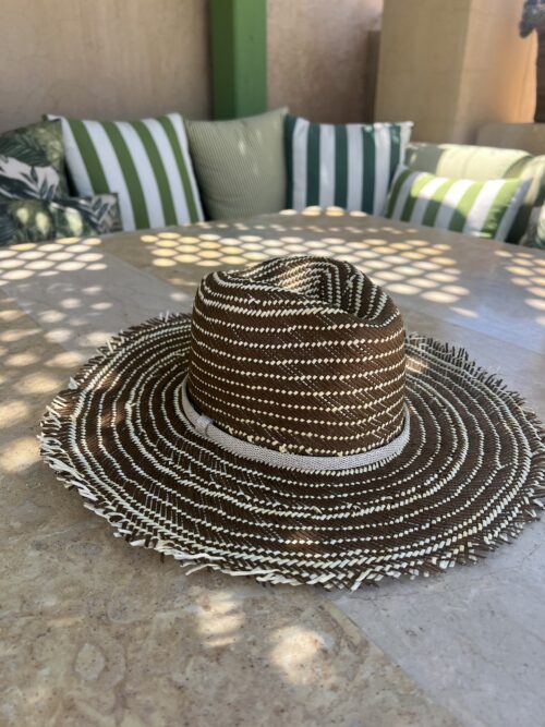THE STRAW BROWN