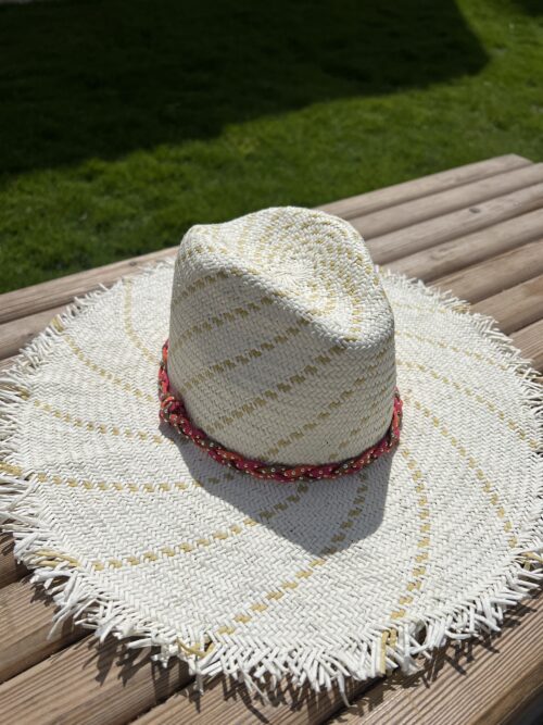 THE STRAW WHITE